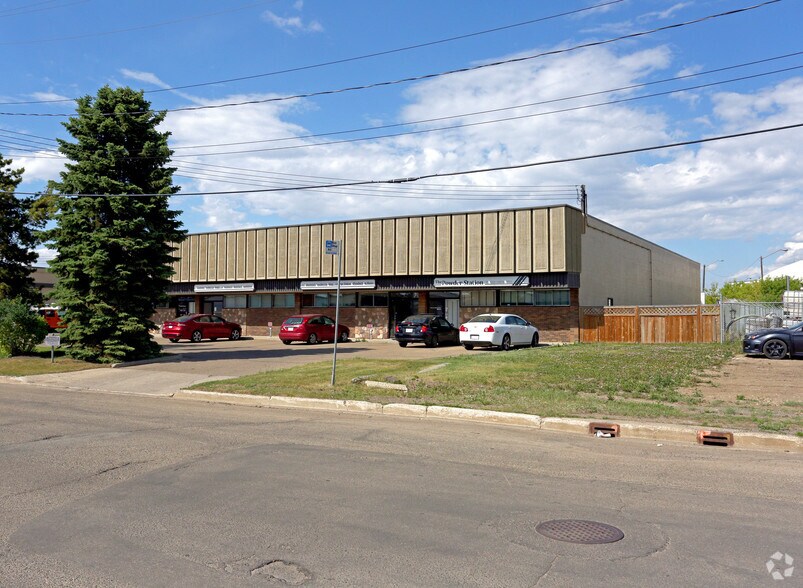 6145-6153 80 St NW, Edmonton, AB à louer - Photo de l’immeuble – Image 2 sur 8