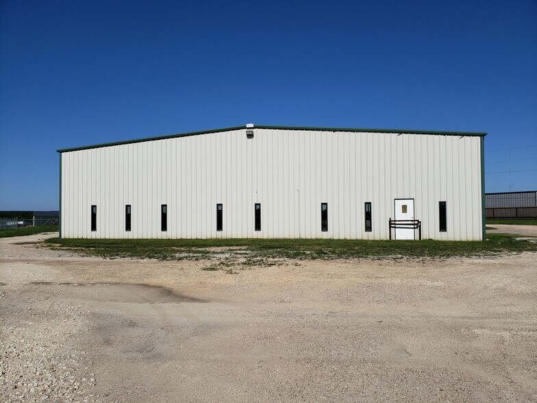 15856 S Interstate 35, Bruceville, TX à louer - Photo de l’immeuble – Image 1 sur 34