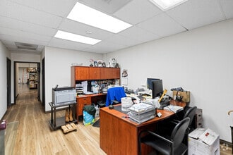 21250 Califa St, Woodland Hills, CA à louer Photo intérieure– Image 2 sur 9