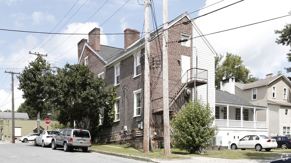 201 E Main St, Ligonier Township, PA à louer - Photo de l’immeuble – Image 3 sur 3