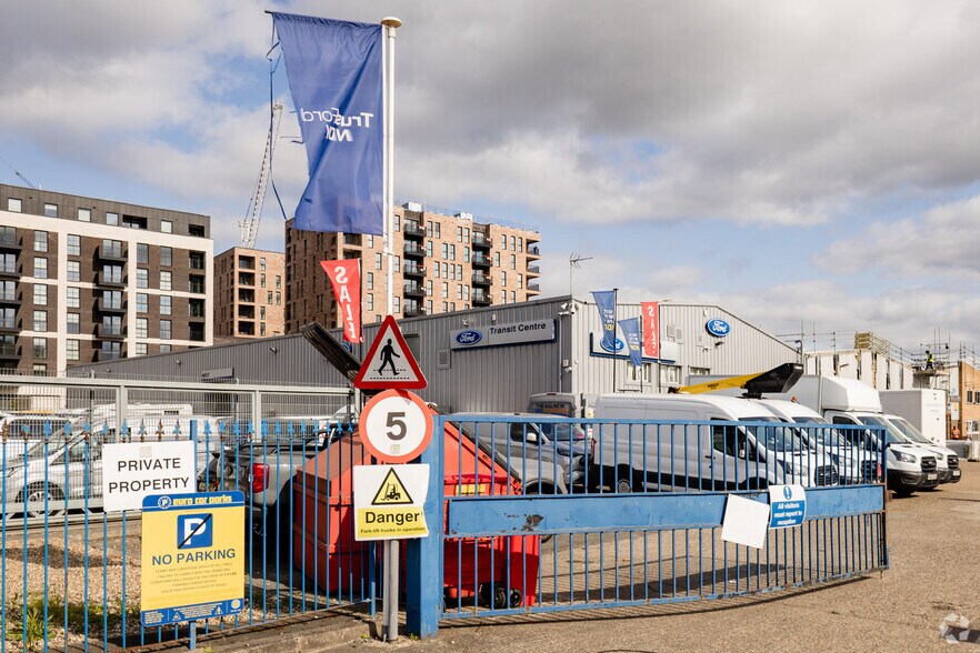 Clayton Rd, Hayes à louer - Photo principale – Image 1 sur 2