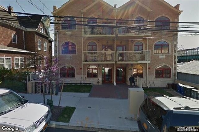 710-712 E 220th St, Bronx, NY à vendre - Photo de l’immeuble – Image 3 sur 12