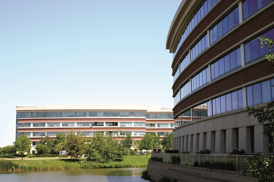 475-485 Half Day Rd, Lincolnshire, IL à louer - Photo de l’immeuble – Image 1 sur 35