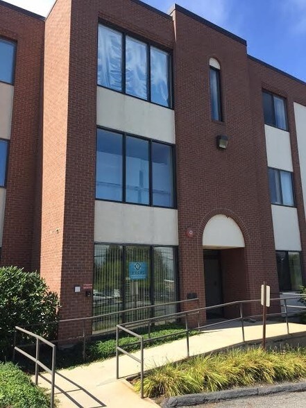 320 Bolton St, Marlborough, MA à louer - Photo de l’immeuble – Image 1 sur 19