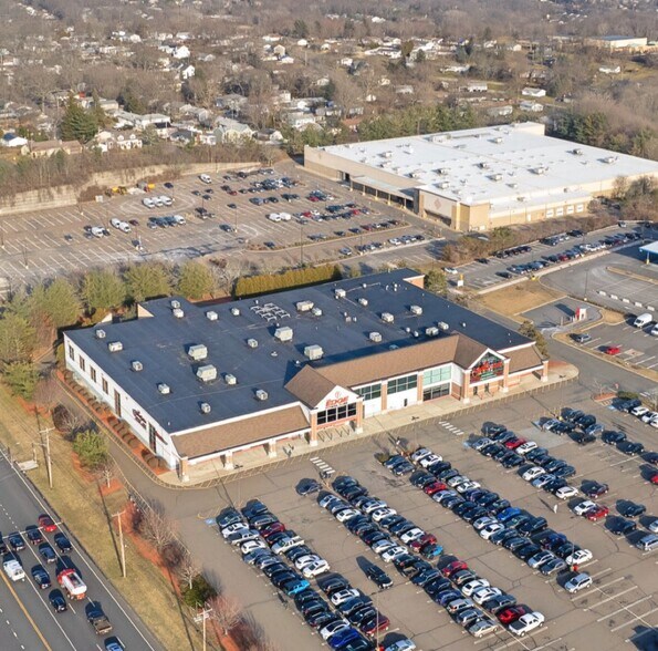 50 Boston Post Rd, Orange, CT à vendre - Photo de l’immeuble – Image 3 sur 9