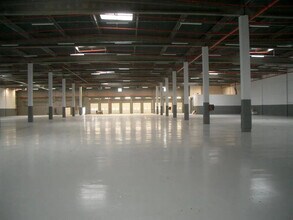 Industriel/Logistique dans Les Ulis à louer Photo de l’immeuble– Image 2 sur 3