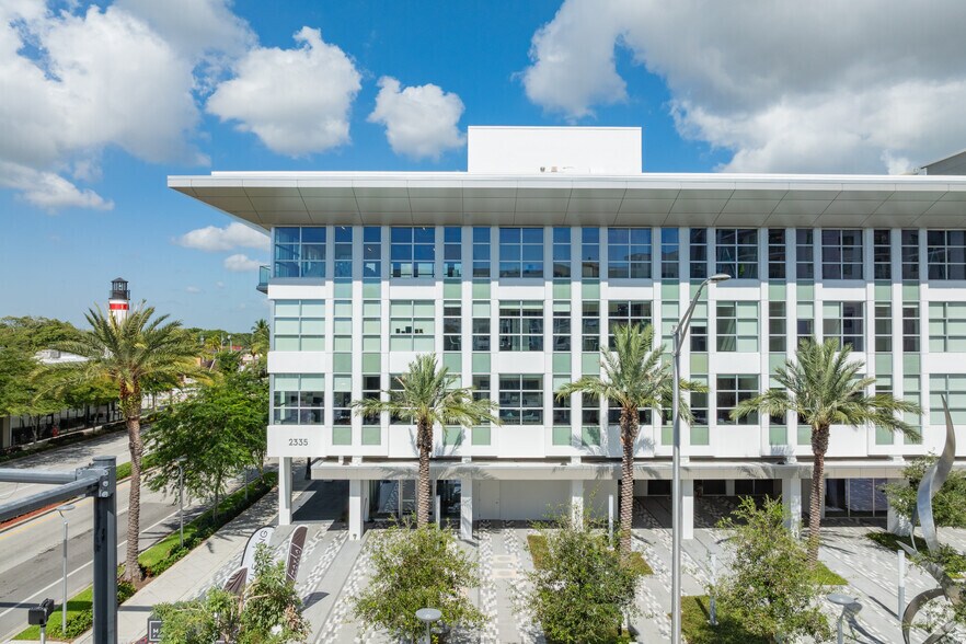 2335 E Atlantic Blvd, Pompano Beach, FL à louer - Photo de l’immeuble – Image 2 sur 5