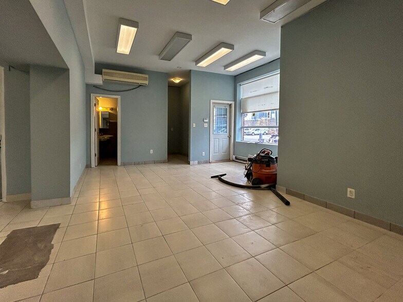 31 Milford Ave, Toronto, ON à louer - Photo intérieure – Image 3 sur 29