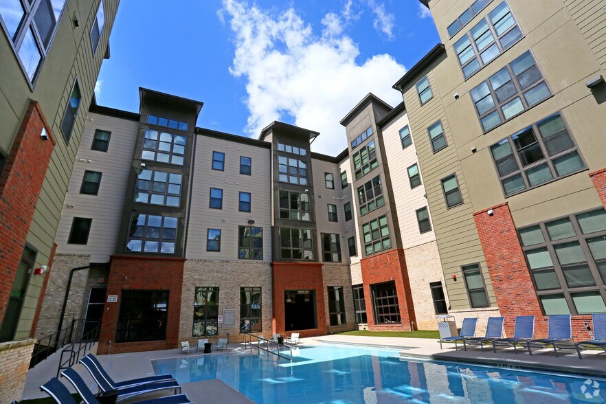 631 W Madison St, Tallahassee, FL à louer - Photo de l’immeuble – Image 2 sur 73