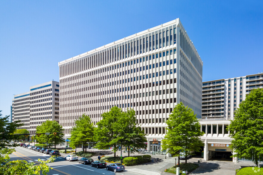 2450 Crystal Dr, Arlington, VA à louer - Photo de l’immeuble – Image 1 sur 2