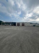 2250 Industrial Dr, Connellsville, PA à vendre Photo de l’immeuble– Image 2 sur 9