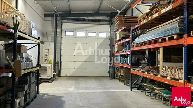 Plus de détails pour Local d’activités à vendre