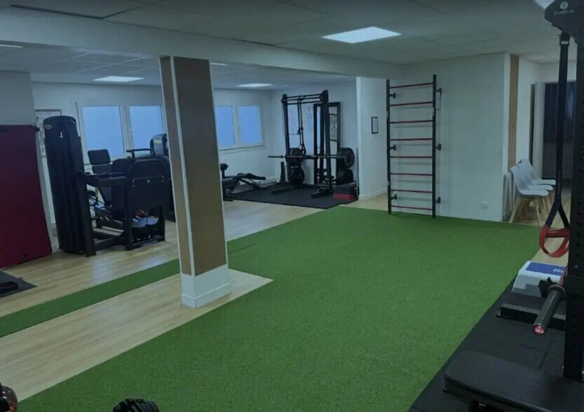 Industriel/Logistique dans Louvres à vendre - Photo de l’immeuble – Image 3 sur 13