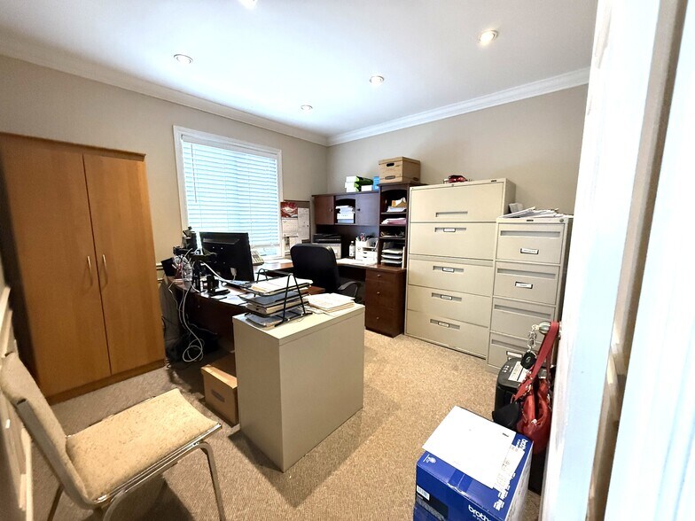 218 Lockhart Rd, Barrie, ON à vendre - Photo de l’immeuble – Image 3 sur 10