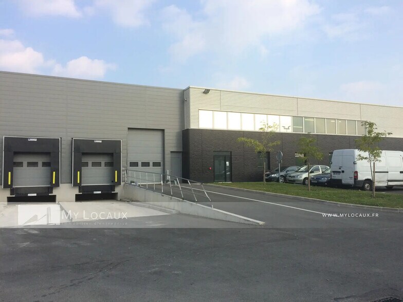 Local d’activités dans La Courneuve à louer - Photo de l’immeuble – Image 3 sur 6