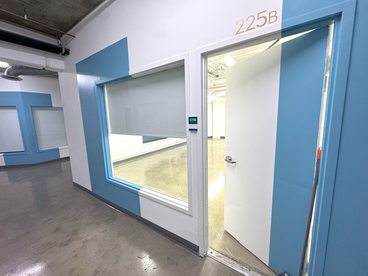210 E Olympic Blvd, Los Angeles, CA à louer Photo intérieure– Image 1 sur 4