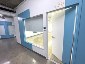 210 E Olympic Blvd, Los Angeles, CA à louer Photo intérieure– Image 1 sur 4