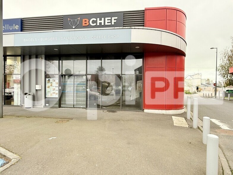 Local commercial dans GONFREVILLE-L'ORCHER à louer - Photo de l’immeuble – Image 1 sur 7