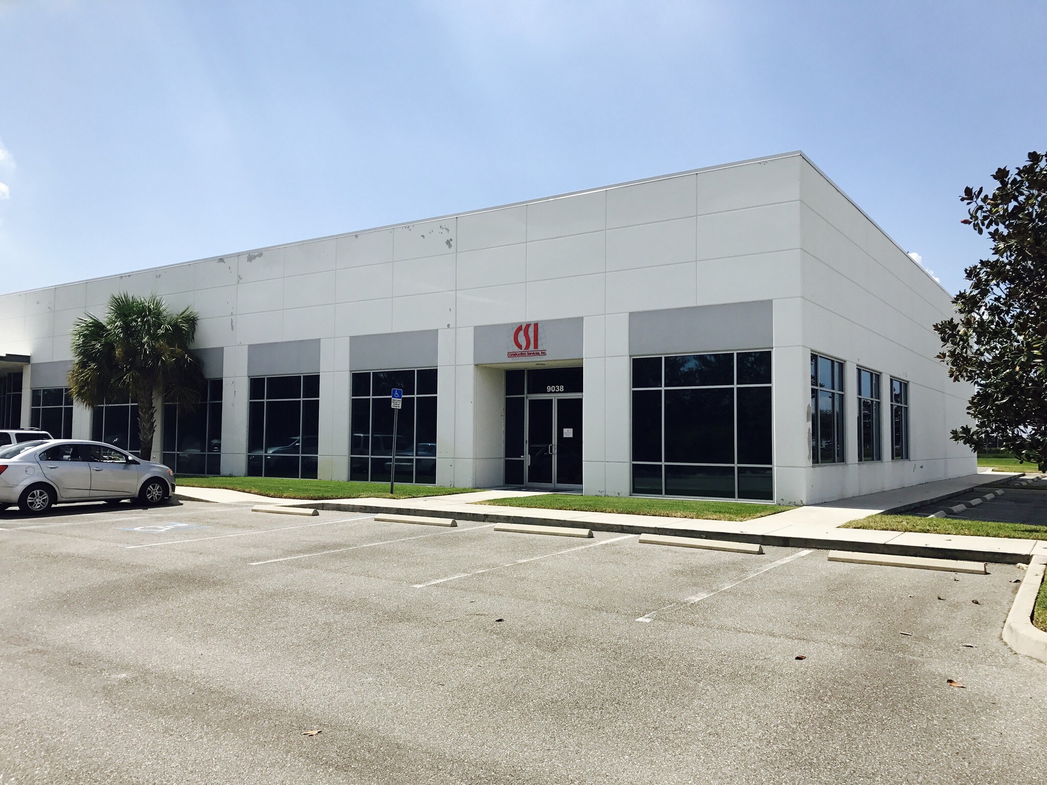 9038 Camden Field Pky, Riverview, FL à louer Photo de l’immeuble– Image 1 sur 9