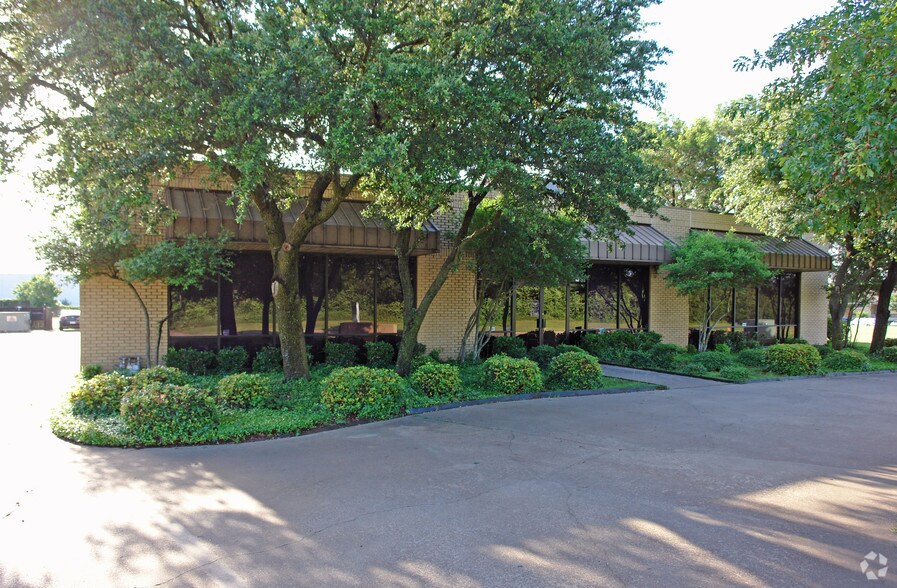 1504 Falcon Dr, DeSoto, TX à vendre - Photo de l’immeuble – Image 3 sur 3