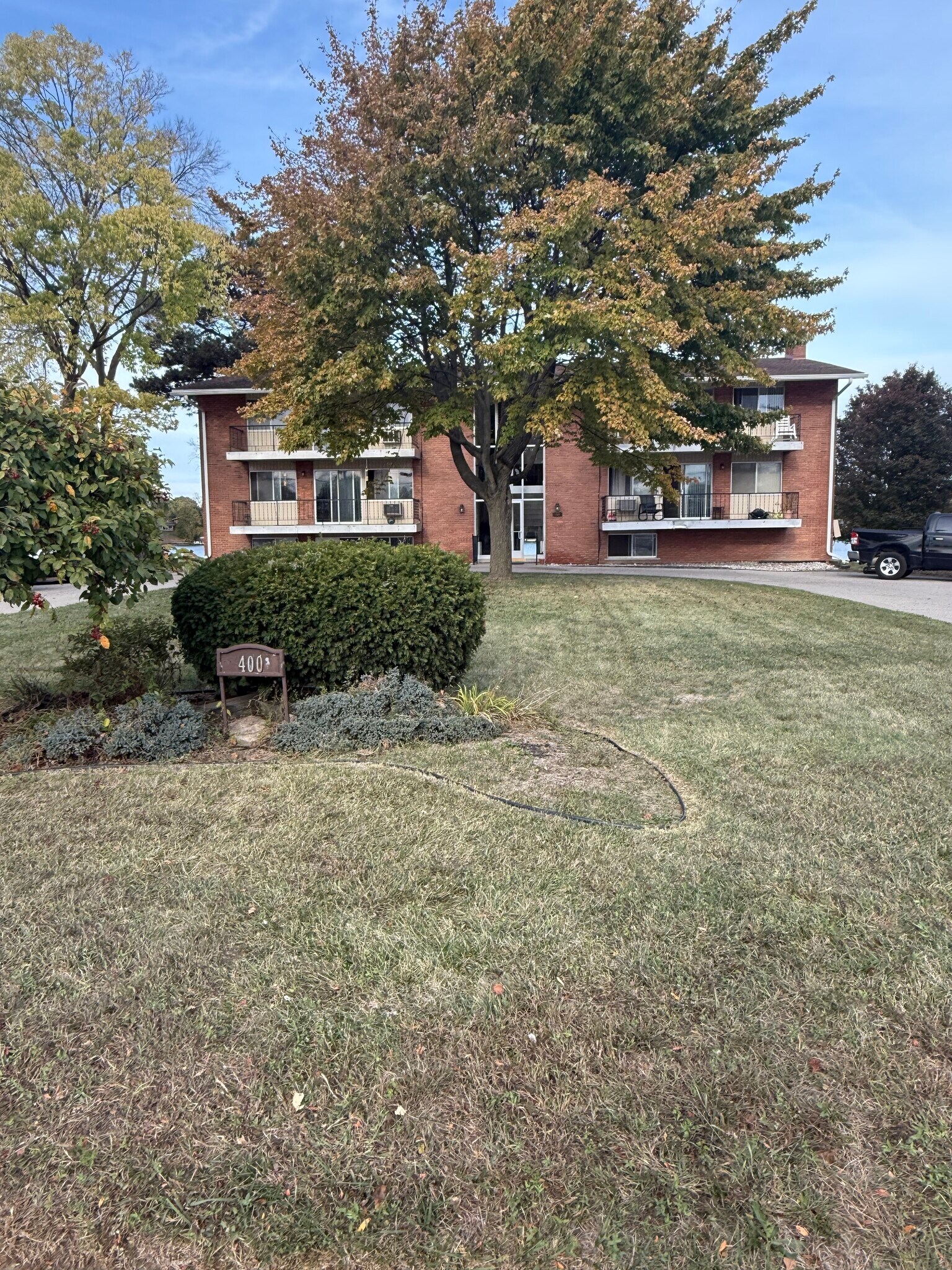 408 N Liberty St, Belleville, MI à vendre Photo de l’immeuble– Image 1 sur 32