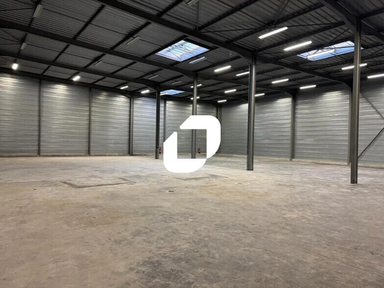 Local d’activités dans Chelles à louer - Photo de l’immeuble – Image 2 sur 5