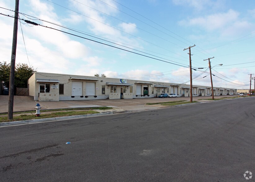 2906-2960 Congressman Ln, Dallas, TX à louer - Photo de l’immeuble – Image 1 sur 2