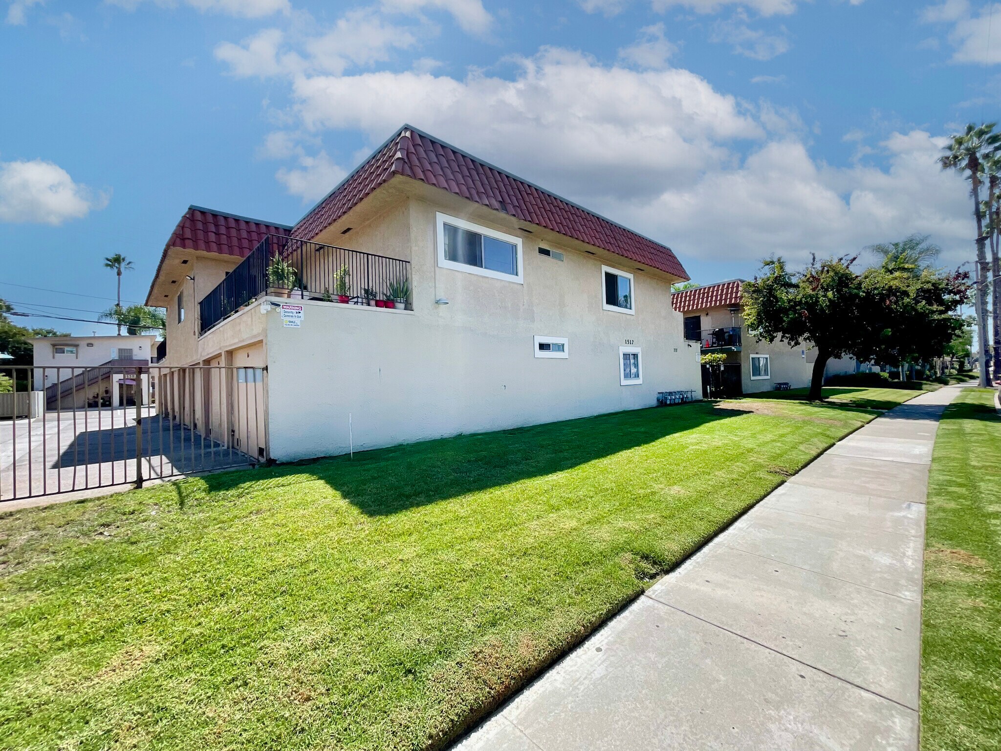 1512 S 9th St, Anaheim, CA à vendre Photo de l’immeuble– Image 1 sur 13