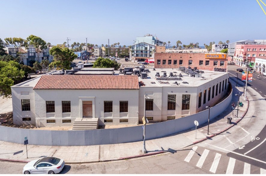 1601 Main St, Venice, CA à vendre - Photo de l’immeuble – Image 3 sur 14