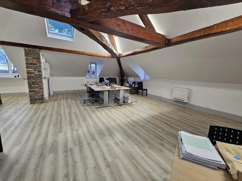 Bureau dans Corbeil-Essonnes à louer - Photo de l’immeuble – Image 3 sur 5