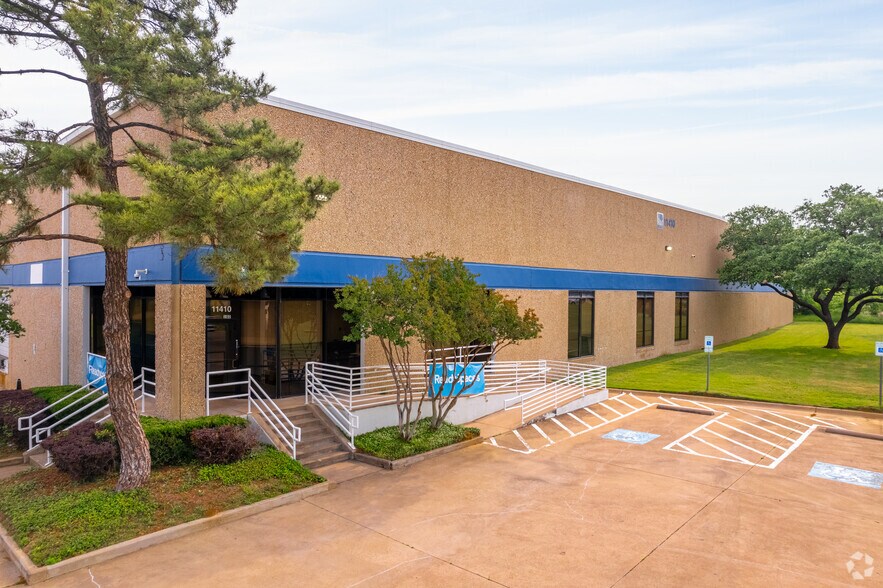 11410-11420 Mathis Ave, Farmers Branch, TX à louer - Photo de l’immeuble – Image 2 sur 12