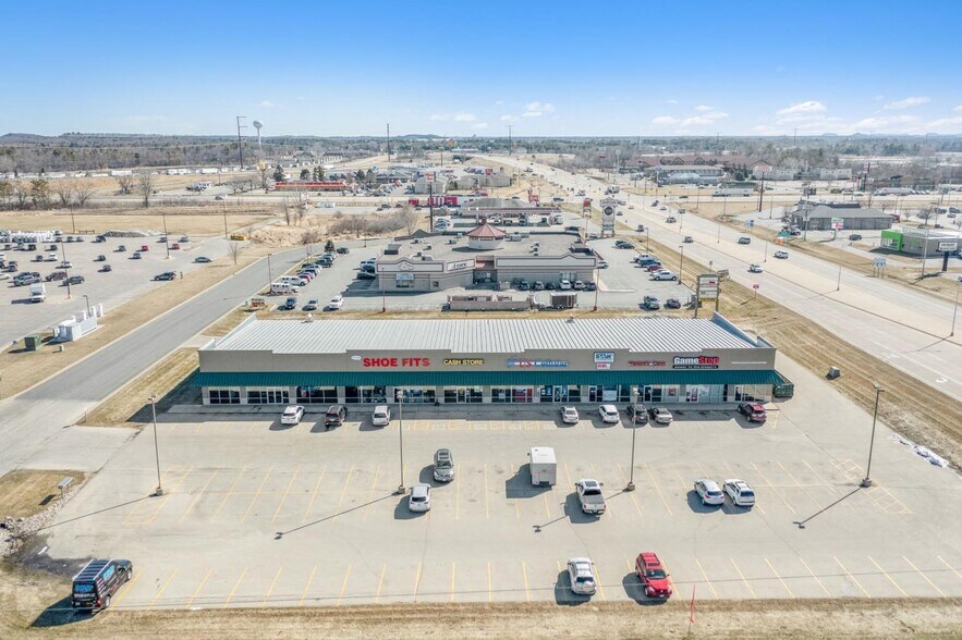 224 W McCoy Blvd, Tomah, WI à louer - Photo de l’immeuble – Image 3 sur 7