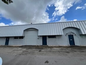 2696 NW 31st Ave, Lauderdale Lakes, FL à louer Photo de l’immeuble– Image 1 sur 7
