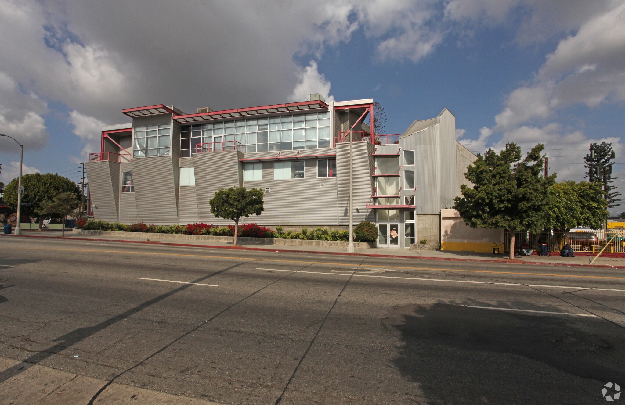 4975 W Pico Blvd, Los Angeles, CA à louer Photo de l’immeuble– Image 1 sur 5