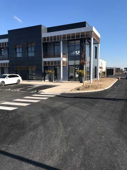 13 Avenue Du Parc Alata, Creil à louer - Photo de l’immeuble – Image 3 sur 12