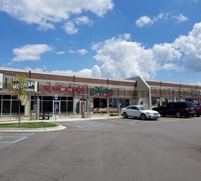 2721-2767 University Dr, Auburn Hills, MI à louer - Photo de l’immeuble – Image 2 sur 5