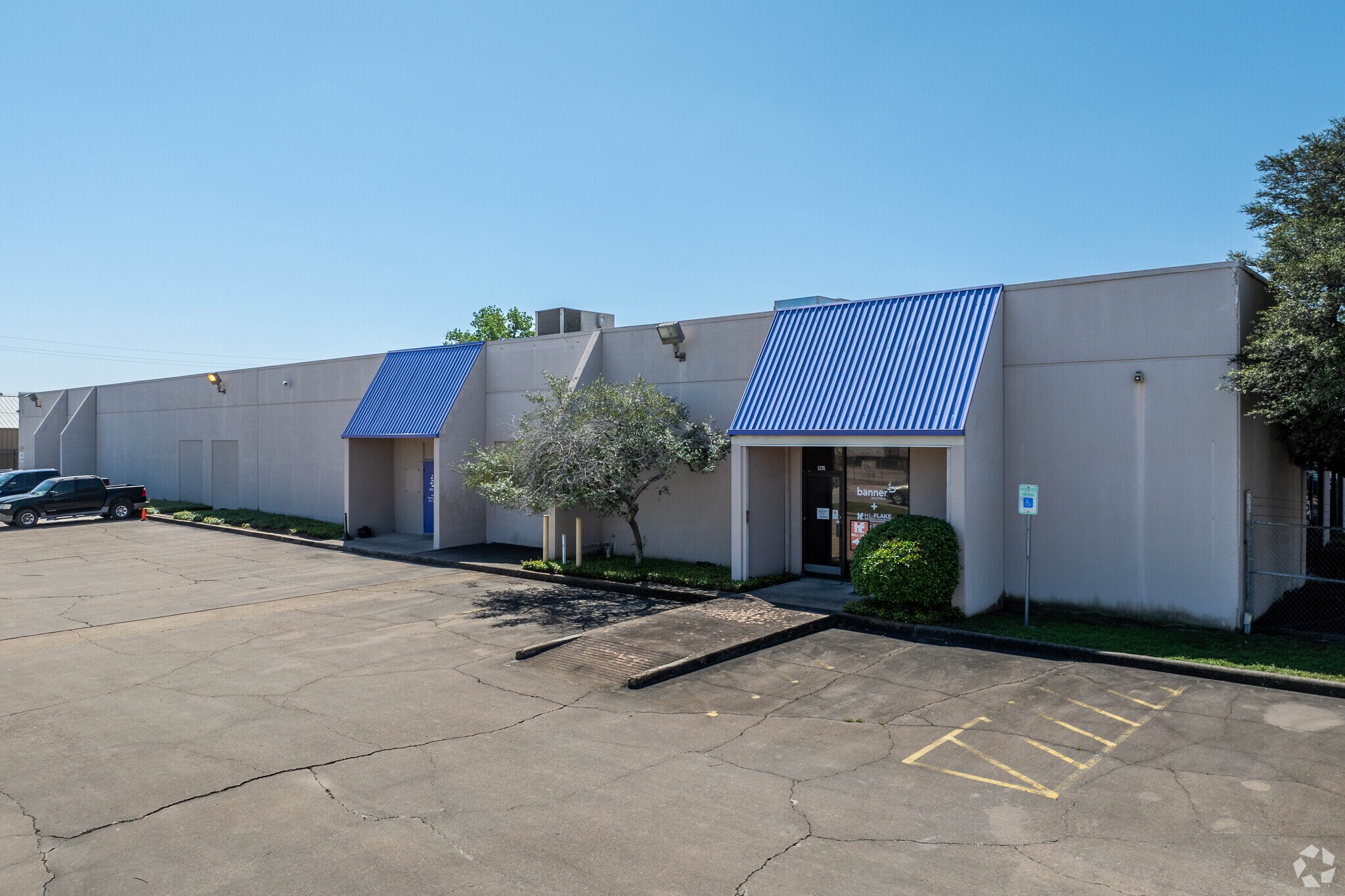 5233-5235 Glenmont Dr, Houston, TX à louer Photo de l’immeuble– Image 1 sur 7