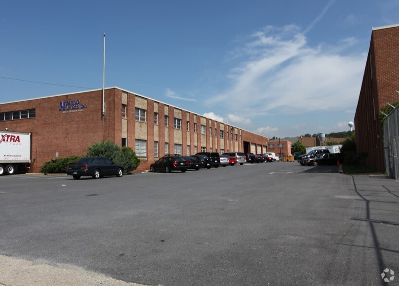 4900 Frolich Ln, Hyattsville, MD à louer - Photo de l’immeuble – Image 2 sur 15