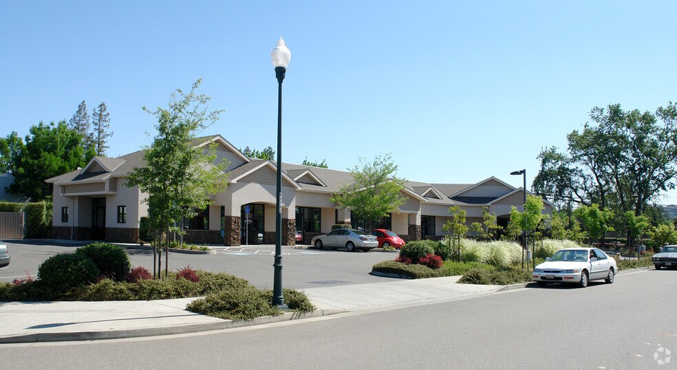 810 Denbeste Ct, Suite 105, Windsor, CA à louer - Photo de l’immeuble – Image 3 sur 12