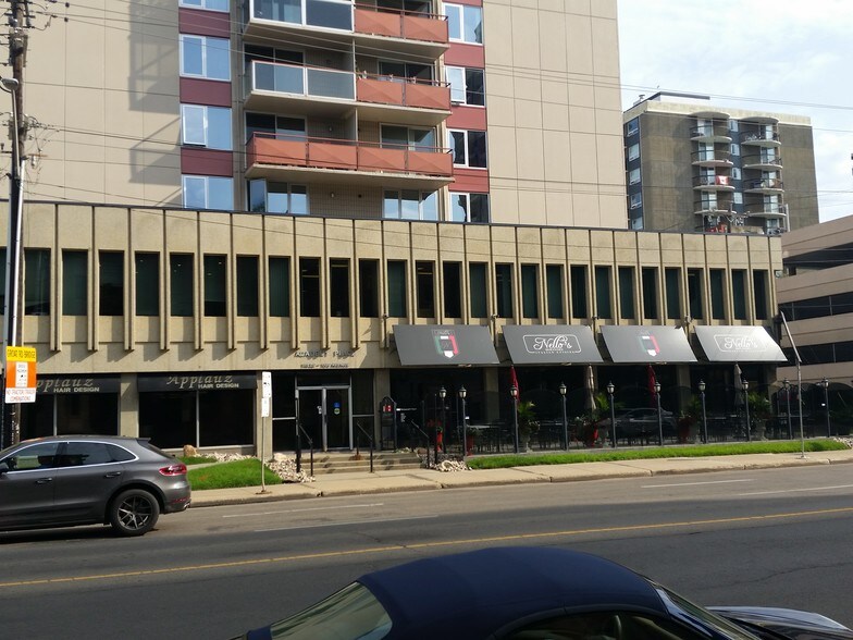 11520 100 Av NW, Edmonton, AB à vendre - Photo de l’immeuble – Image 3 sur 6