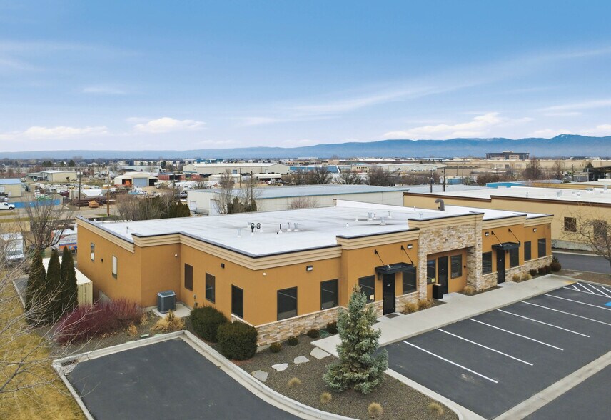 1938 E Franklin Rd, Meridian, ID à vendre - Photo principale – Image 1 sur 9
