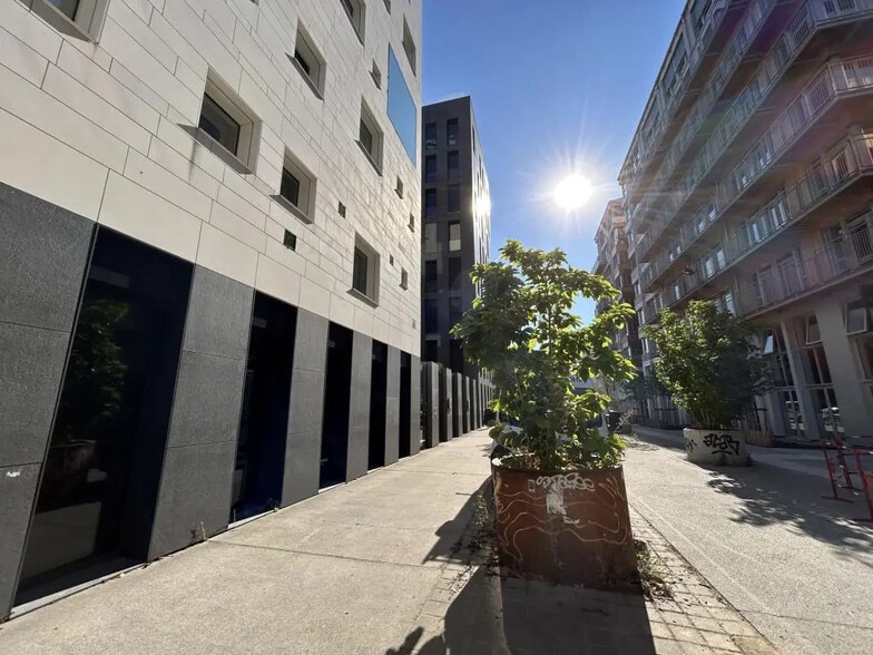 Local commercial dans Nantes à louer - Photo de l’immeuble – Image 1 sur 7