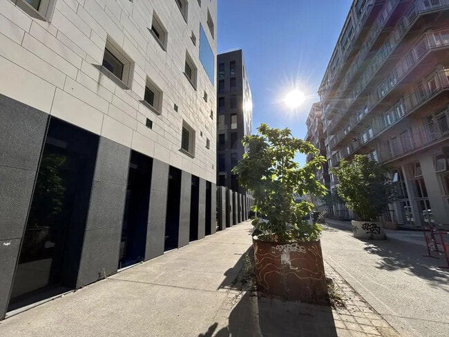 Plus de détails pour Local commercial à louer