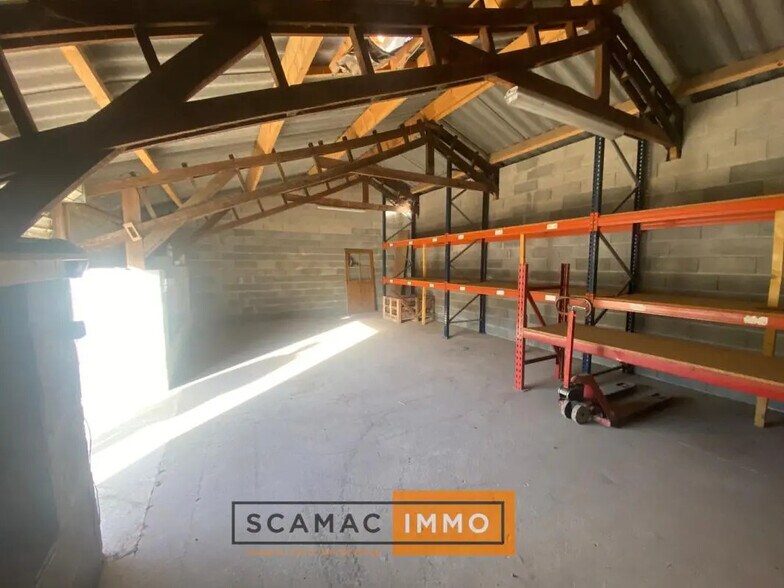 Industriel/Logistique dans Puyvert à louer - Photo de l’immeuble – Image 2 sur 4