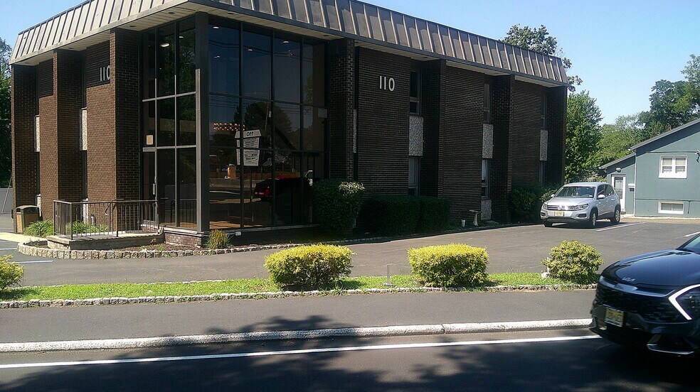 110 Route 35, Red Bank, NJ à louer - Photo de l’immeuble – Image 2 sur 7