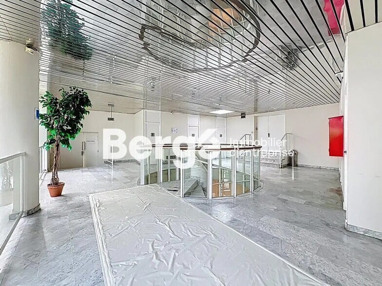 Bureau dans Antibes à louer - Hall d’entrée – Image 3 sur 6