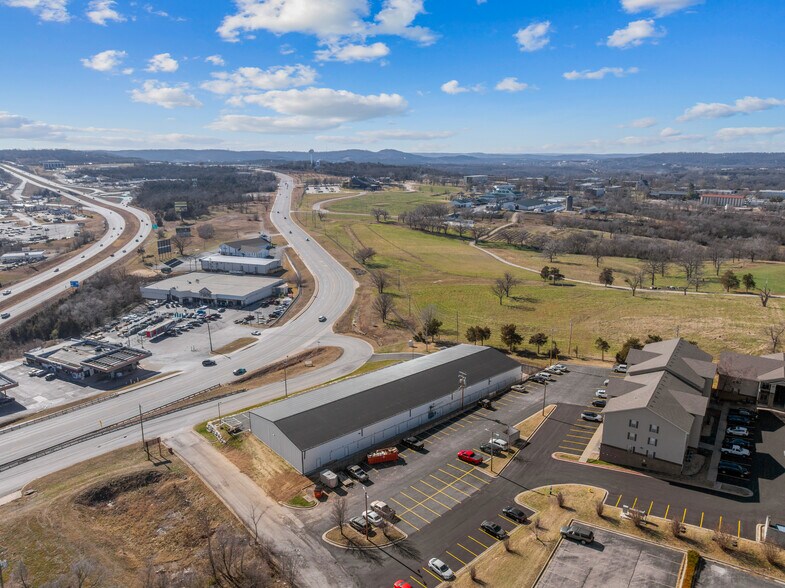 201 Blue Sky ln, Hollister, MO à louer - Photo de l’immeuble – Image 3 sur 23