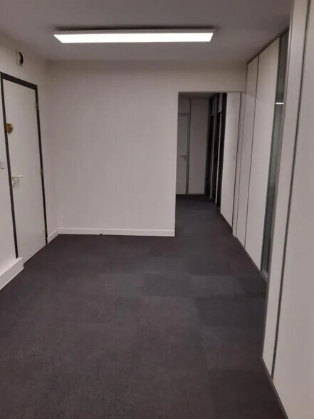 Bureau dans Champs-sur-Marne à louer - Photo de l’immeuble – Image 3 sur 10