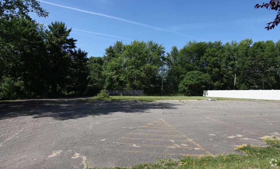 347 E Fairmount Ave, Lakewood, NY à louer - Photo principale – Image 1 sur 12