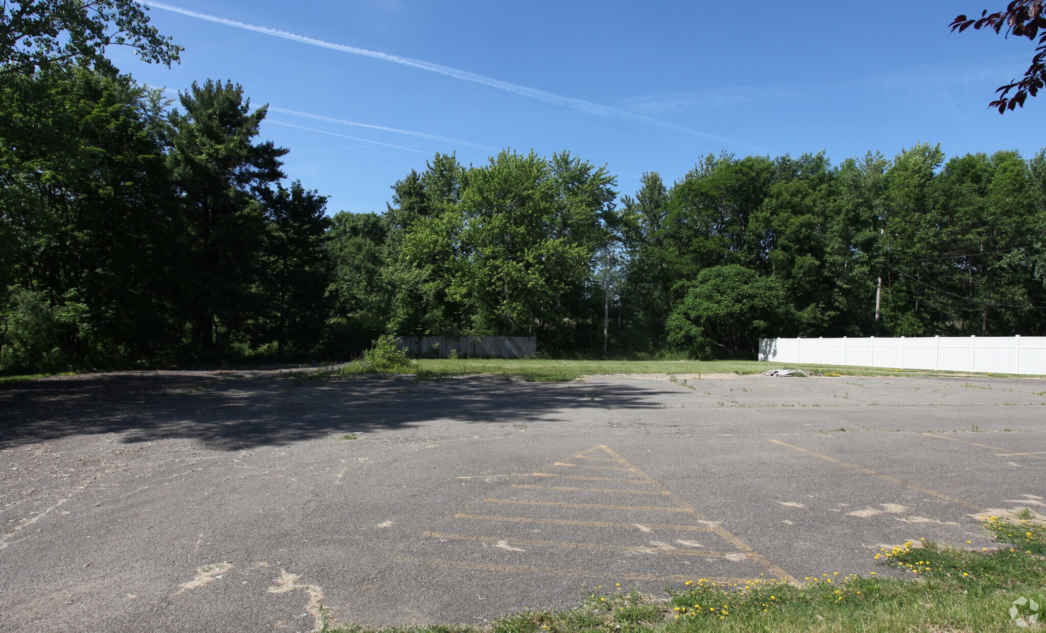 347 E Fairmount Ave, Lakewood, NY à louer Photo principale– Image 1 sur 13